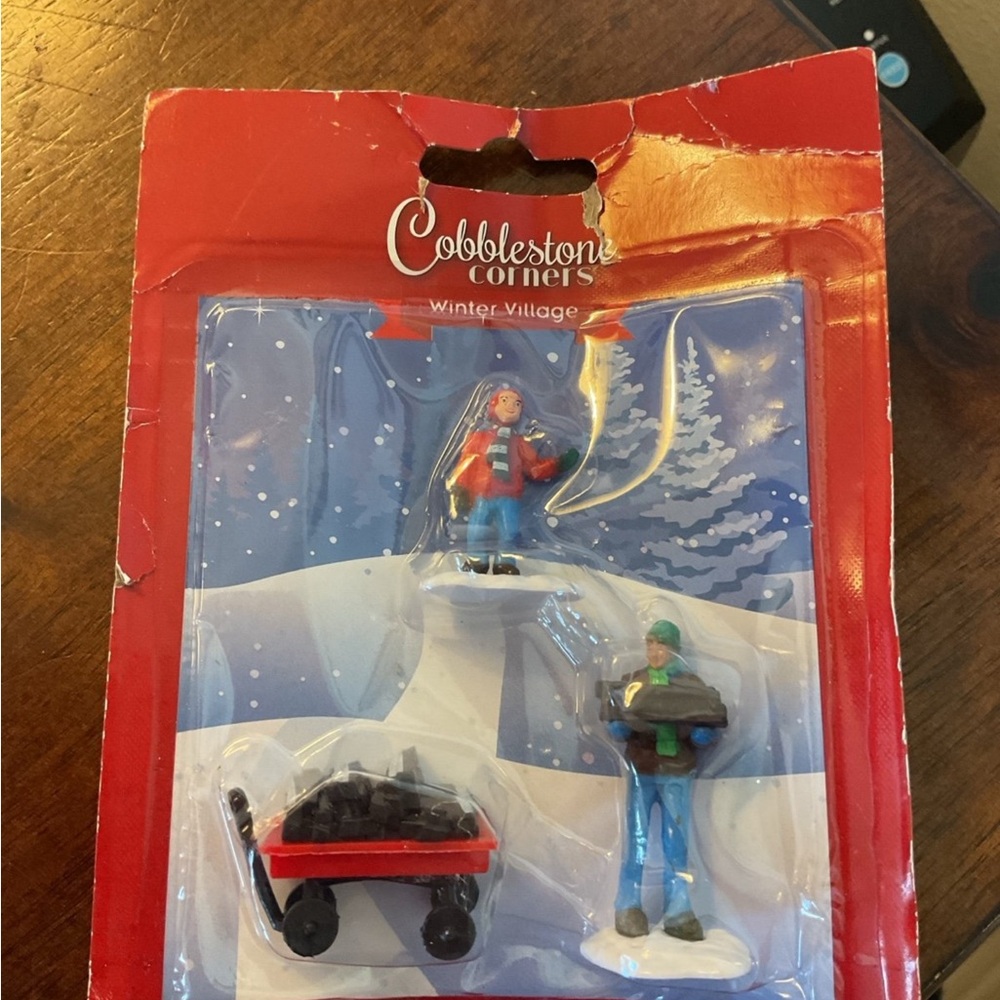 2021 Cobblestone Corners Christmas Village Miniatures Boys Wagon with Wood
